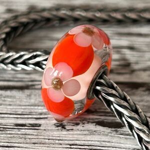 TROLLBEADS Bright Coral & Light Pink Flower LAA 925S NEW! Gold Glitter Buds
